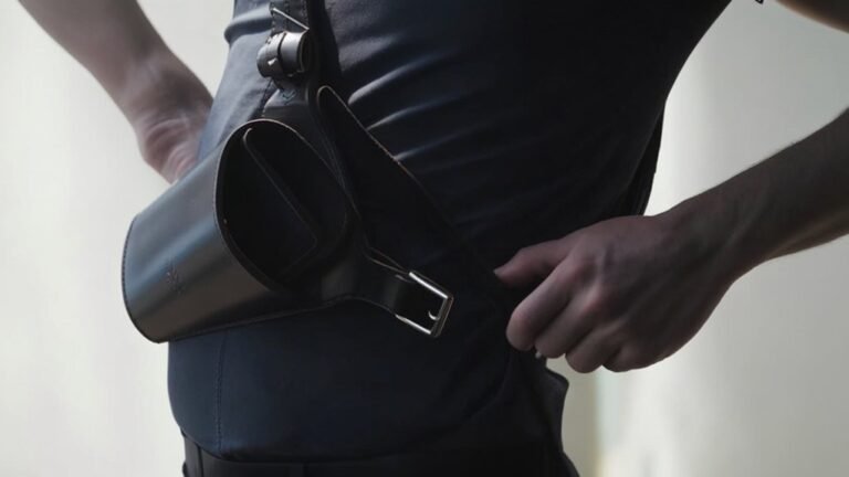 proper shoulder holster placement